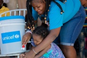 UNICEF garantiza que miles de personas tengan agua potable en Haití