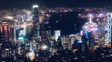 China acelera expansión de mercado nacional de comercio de emisiones para impulsar transición hacia economía baja en carbono