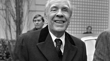 Borges: “Cuadernos y conferencias”, el libro que compila los apuntes que lo ayudaban a hablar en público