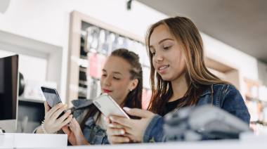 Desde el lunes, no se permitirán celulares en las escuelas secundarias de Francia