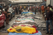 Río de Janeiro: tras el sangriento operativo, vecinos trasladaron más de 50 cadáveres a una plaza
