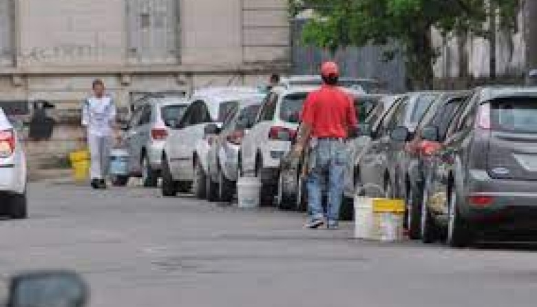Estacionamiento tarifado iniciaría con 70 cuidacoches contratados en Asunción.