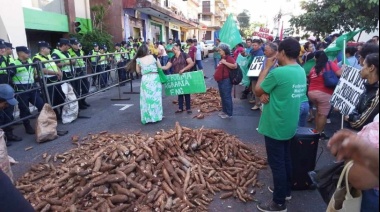 Productores de la FNC, Se manifiestan y Reclaman abandono del Gobierno.