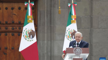 Presidente de México dice que «no es con muros ni militarizando las fronteras» como se resuelve migración