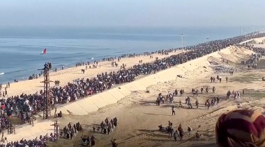 Miles de palestinos inician el regreso al norte de la Franja de Gaza