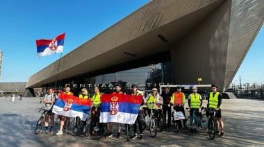 Pedaleando por la justicia: estudiantes serbios recorren 1.300 km desde Novi Sad hasta Estrasburgo
