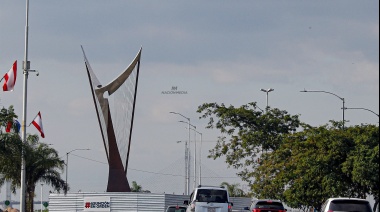 En la costanera de Asunción inauguran obra artística para celebrar el Día del Arpa