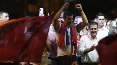 Santiago Peña: el nuevo rostro del viejo sistema en Paraguay