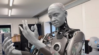 EL ROBOT AMECA: “Los humanos no deberían tener miedo de la inteligencia artificial”