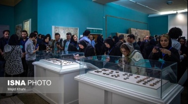 Irán exhibe tablillas antiguas persas devueltas desde EEUU
