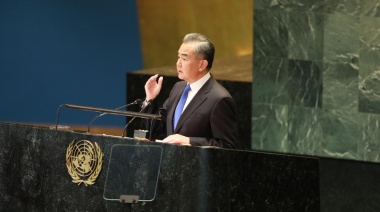BRICS deben contribuir a un mundo multipolar, dice canciller chino
