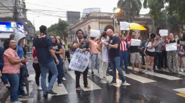 Autoconvocados continúan manifestación contra pérdida de investidura de opositora