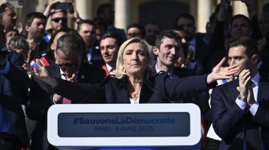 En las calles de París convocó más el rechazo a la victimización de Le Pen