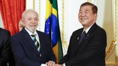 Lula advierte que la democracia “está en riesgo” por la “nueva guerra fría” y autoritarismo