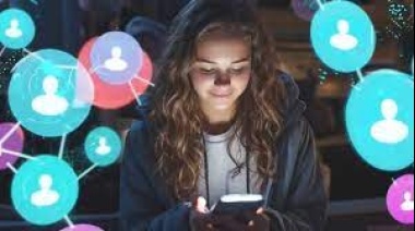 El uso abusivo de Tik Tok provoca narcolepsia entre los adolescentes y moldea sus habilidades cognitivas