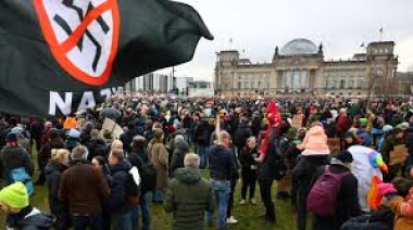 Masiva protesta en Berlín contra el giro político a la extrema derecha