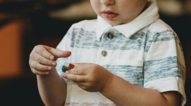Los gobiernos deben acabar con el aislamiento y la estigmatización de las personas con autismo.