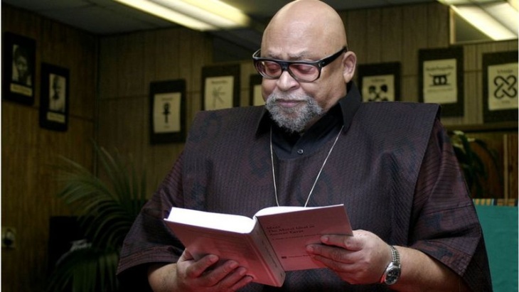 Maulana Karenga, fundador de la festividad Kwanzaa