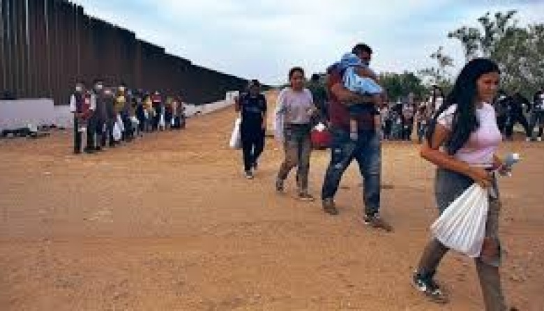 Migración salvadoreña a Estados Unidos no ha parado, señala investigadora en migraciones