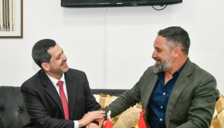 Latorre recibe con honores a Abascal, político antiinmigrante que “promueve el odio”