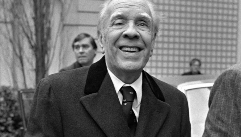Borges: “Cuadernos y conferencias”, el libro que compila los apuntes que lo ayudaban a hablar en público