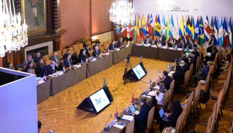 Colombia convoca a reunión urgente de la CELAC ante el despliegue militar de EEUU en el Caribe
