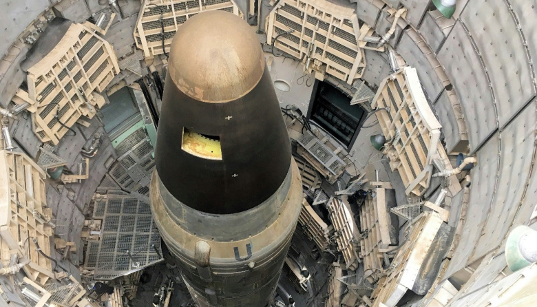 Premio Nobel de la Paz Carlos Umaña pide a Sánchez que firme el Tratado Prohibición de Armas Nucleares