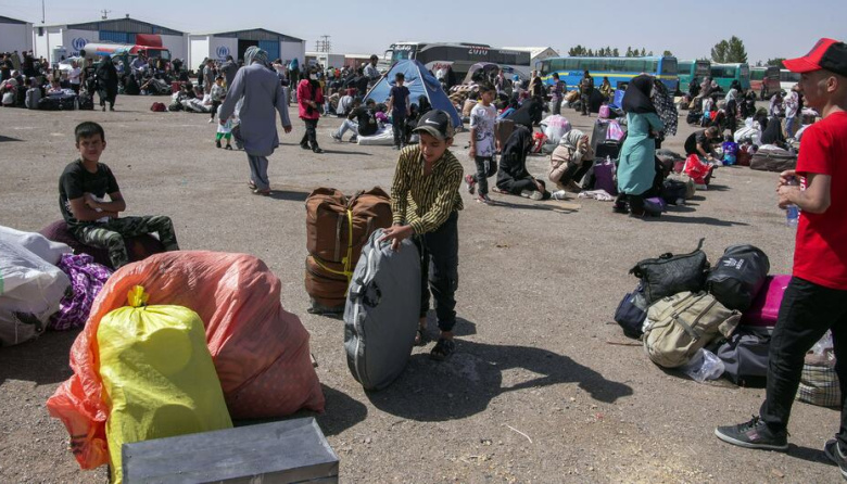 Alerta de lluvia tóxica tras los bombardeos a depósitos de petróleo en Irán