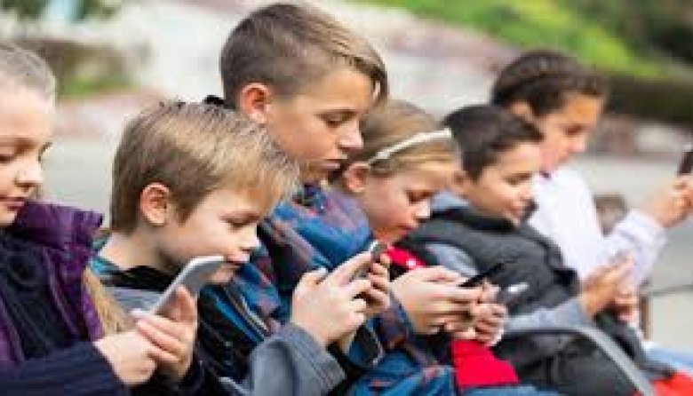 Paraguay busca prohibir que menores de 16 años accedan a redes sociales