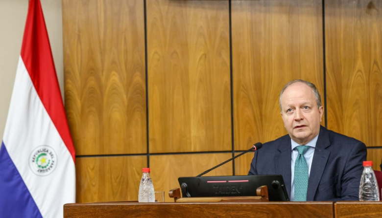 Valdovinos renuncia en medio de las millonarias deudas del Estado y tras la derrota por la Caja Fiscal