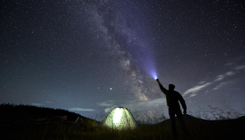 Mirando a las estrellas, olvidando la Tierra
