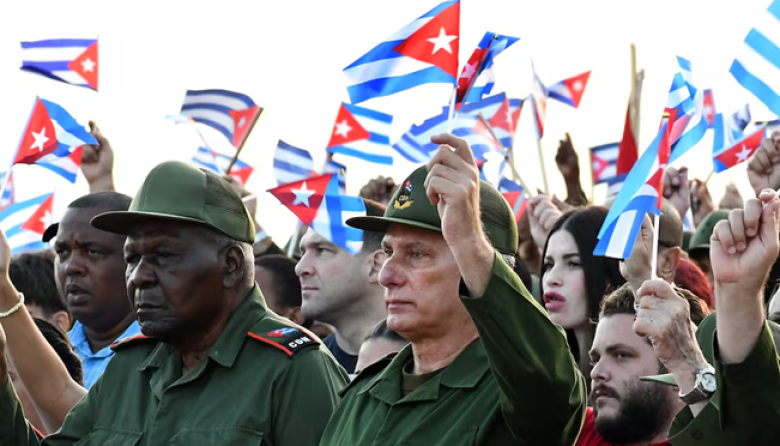 Miles de cubanos marcharon en La Habana en apoyo a Raúl Castro