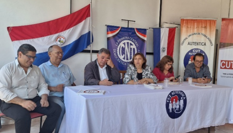 Los sindicatos amenazan con romper la mesa tripartita y negociar el mínimo directo con Recalde