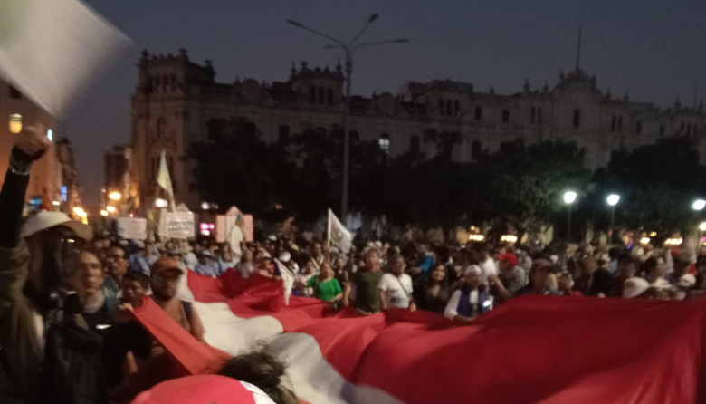 Perú: Cientos marchan vigilando su voto