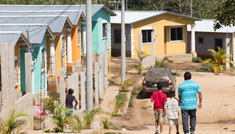 120 millones de personas viven en asentamientos informales en América Latina y el Caribe, mientras la vivienda sigue relegada en la acción climática