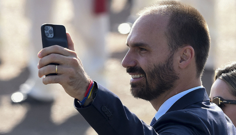 Eduardo Bolsonaro obtuvo la residencia permanente en Estados Unidos
