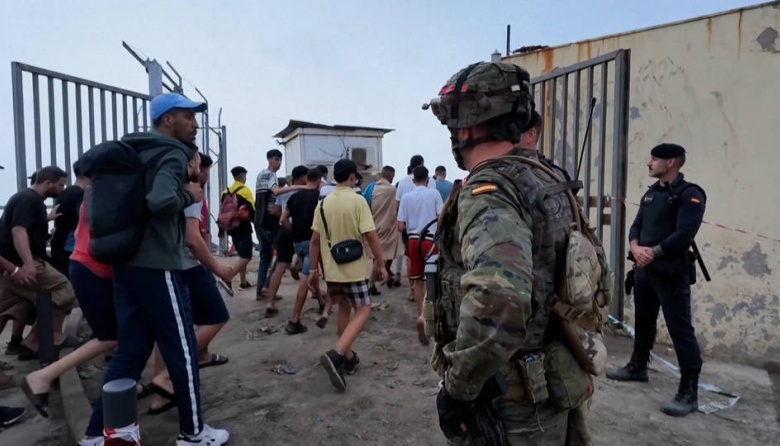 Miles de inmigrantes regresan a Marruecos desde el enclave español de Ceuta