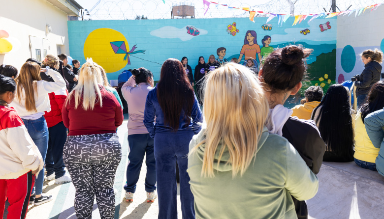 Mujeres detenidas participaron en la creación de un espacio de visitas para las infancias en un penal argentino
