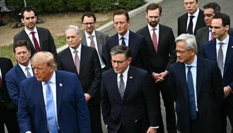 Los líderes de la IA prometen autorregularse tras reunión con Trump