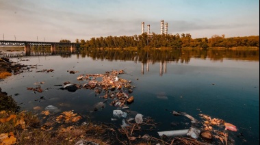 Las botellas son los artículos de plástico más frecuentes en los ríos de Europa