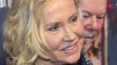 Cantante de ABBA Agnetha regresa con un tema como solista
