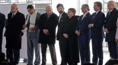 Diez presidentes firman el “Compromiso de Santiago” para “cuidar y defender la democracia”