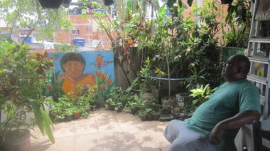 Techo verde para adaptarse al calor de una favela en Brasil