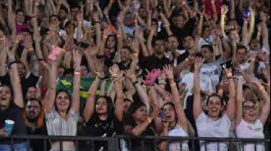 Público paraguayo lleno de emoción con el grupo mexicano Maná.