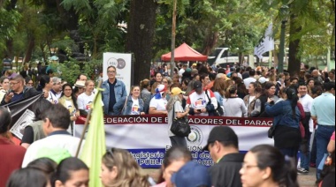Docentes copan microcentro de Asunción el primer día de protestas contra la ley de carrera civil