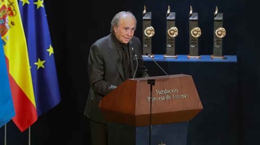 Joan Manuel Serrat ruboriza la política y recibe elogios