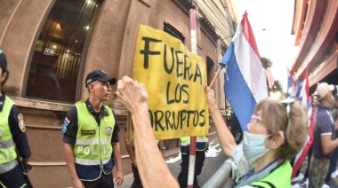 Manifestantes protestan contra la corrupción y rodean el JEM