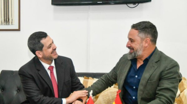 Latorre recibe con honores a Abascal, político antiinmigrante que “promueve el odio”