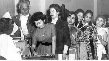 El pueblo uruguayo que fue precursor del voto femenino en América Latina y la mujer negra de 90 años que abrió los comicios