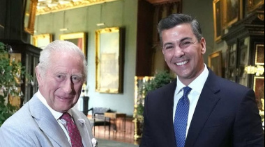 Santiago Peña hace lobby por la carne paraguaya y se saca una foto con el rey en su gira exprés por Londres
